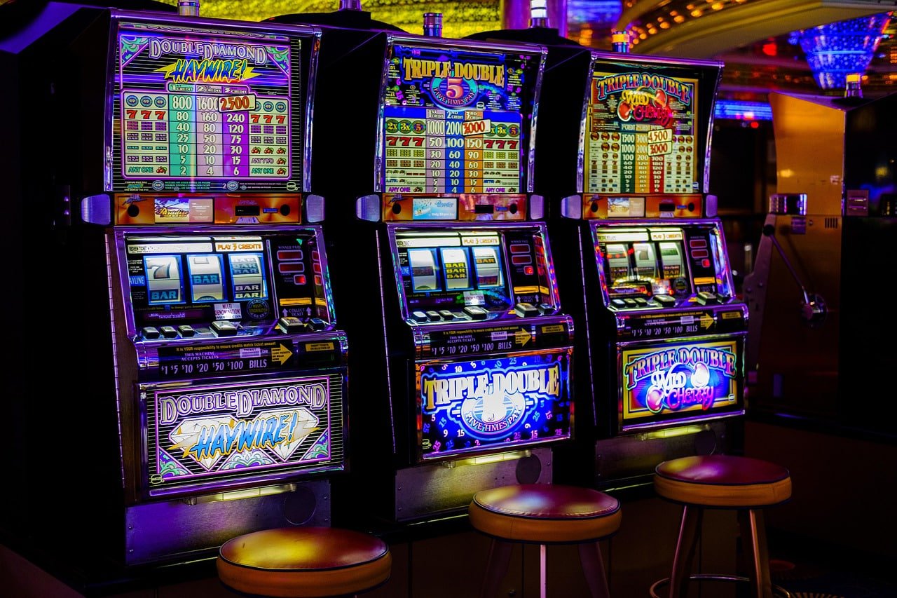 Antarmuka aplikasi mobile bigdewa menampilkan pasar Liga 1 dan live casino